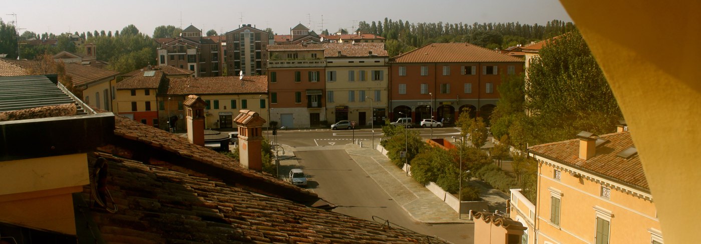Vista sui tetti e sulle piazze di Correggio